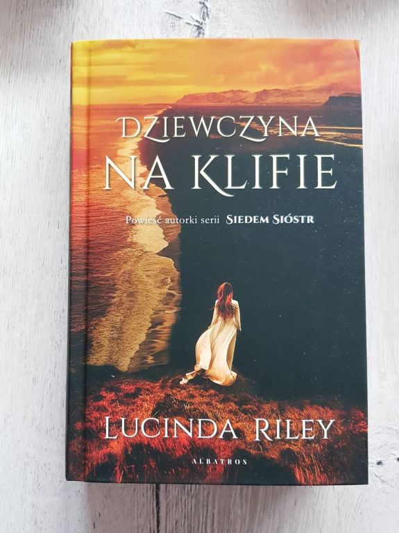 Książka Dziewczyna na klifie - Lucinda Riley NOWA