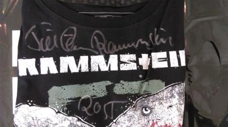 Oryginalna koszulka zespołu Rammstein z autografem