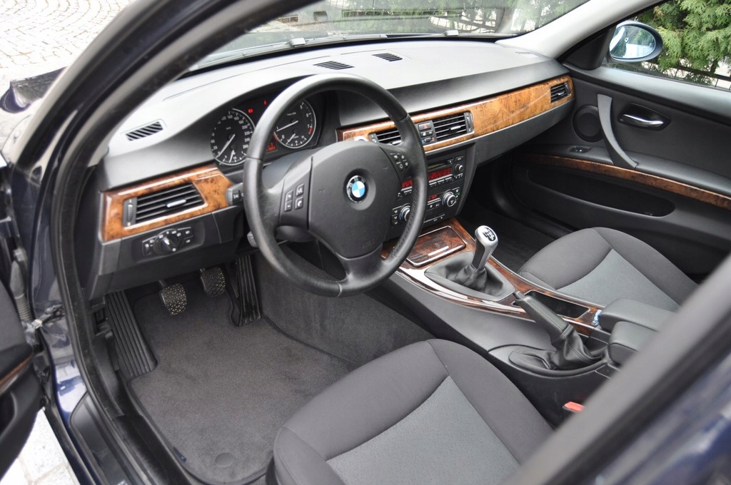 Купить BMW 320i 2.0 170PS CLIMATRONIC ALU ПЛАТНЫЙ ПОСМОТРЕТЬ: отзывы, фото, характеристики в интерне-магазине Aredi.ru