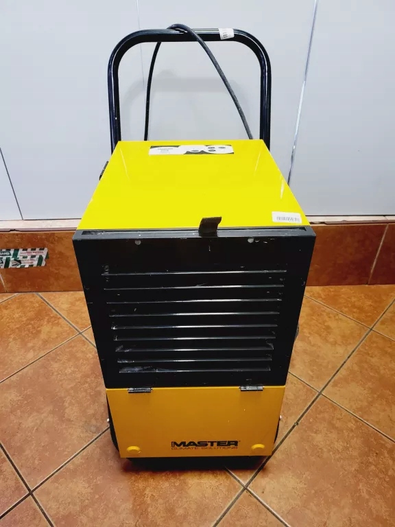 OSUSZACZ POWIETRZA MASTER DH 752 900 W