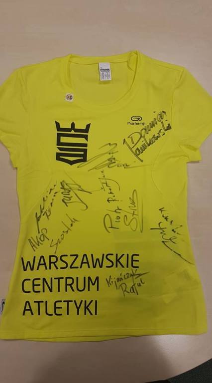 koszulka z autografem z Centrum Atletyki z Warszaw