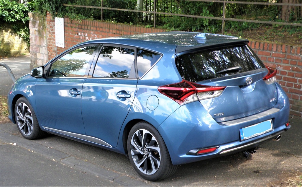 Купить TOYOTA AURIS Design Edition 1.6 D 4D 112 л.с.: отзывы, фото, характеристики в интерне-магазине Aredi.ru