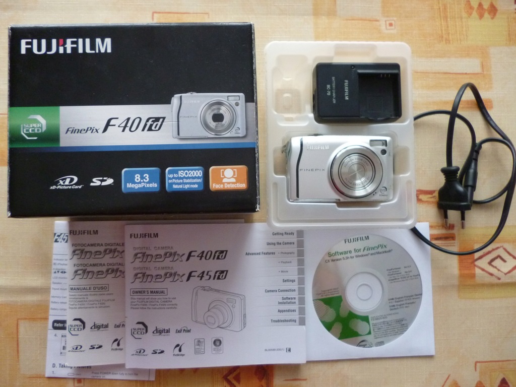 Fujifilm FinePix F40fd w dobrym stanie.