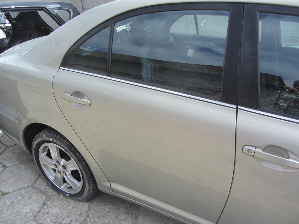 DRZWI PRAWE TYŁ TOYOTA AVENSIS SEDAN T25 20032008