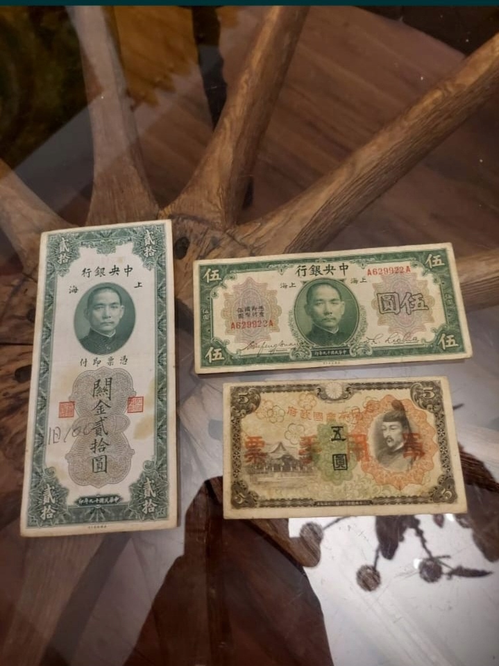 3 banknoty Chiny