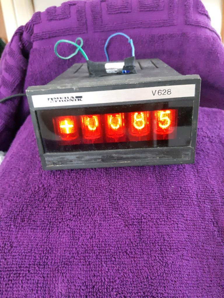 woltomierz, miernik tablicowy V628, lampy NIXIE