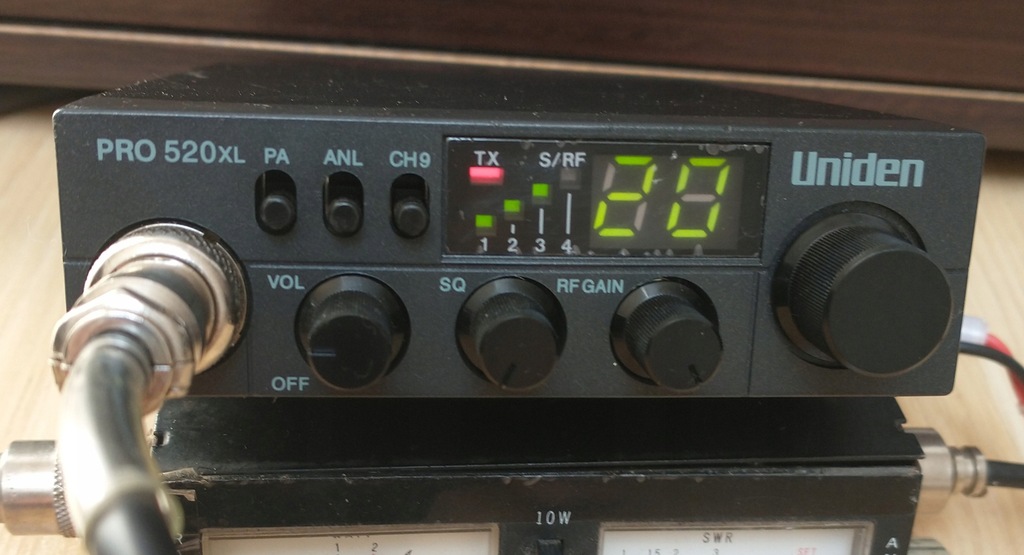 CB Radio Uniden PRO 520XL z folią na wyświetlaczu