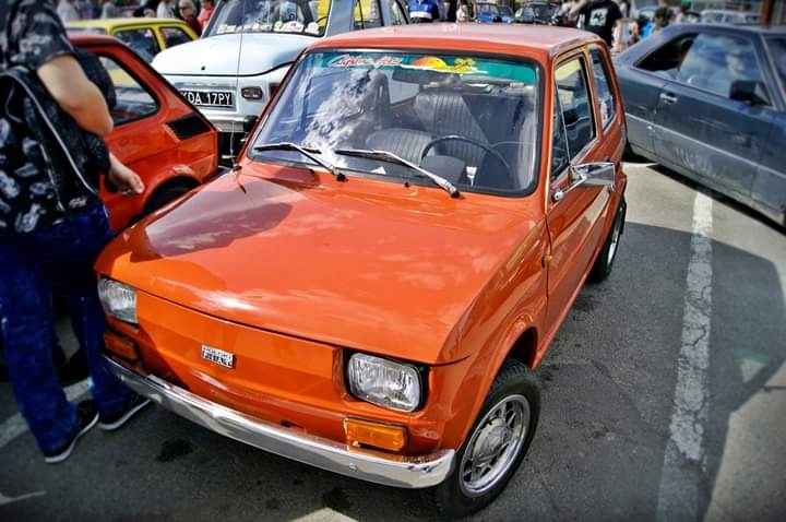 Fiat 126p polski fiat na nowy częściach alufelgi