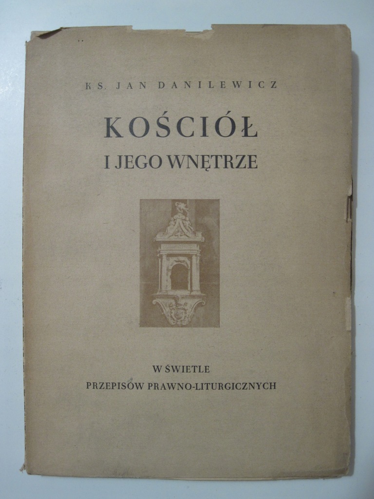 Kościół i jego wnętrze ks. Jan Danilewicz (1948)
