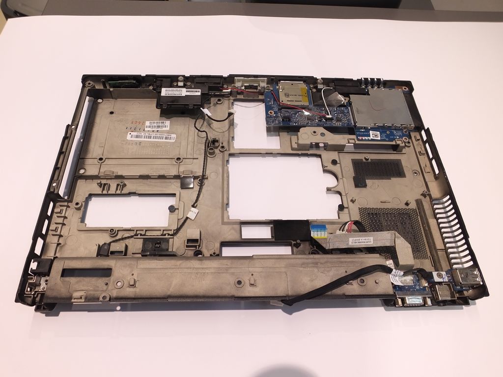 Kadłubek obudowa dolna HP EliteBook 8540p FV GW