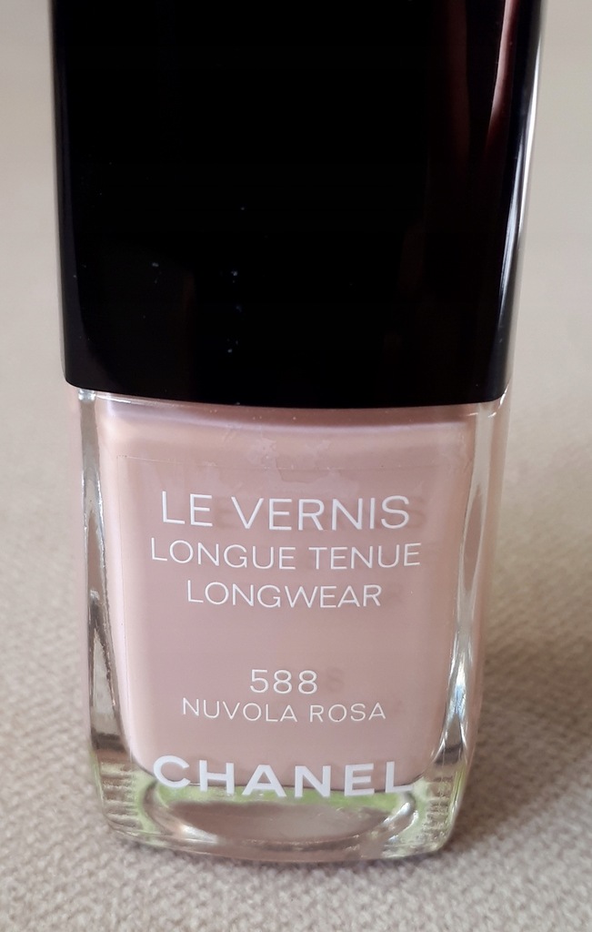 Lakier do paznokci Chanel - kolor 588 Nuvola Rosa