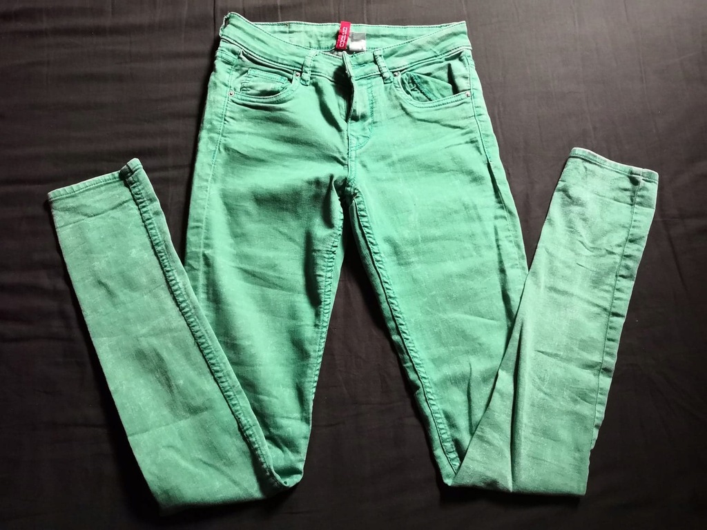 Marmurkowe, zielone jeansy H&M Divided