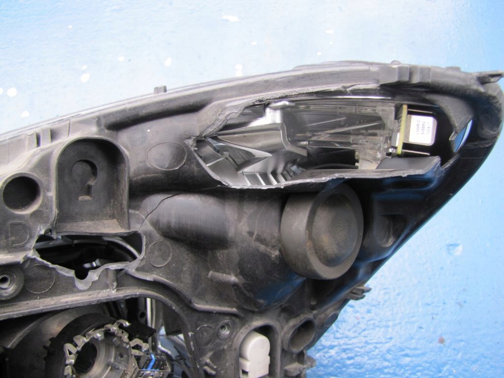 WG VOLVO S60 V60 PRAWA PRZEDNIA LAMPA PRZÓD