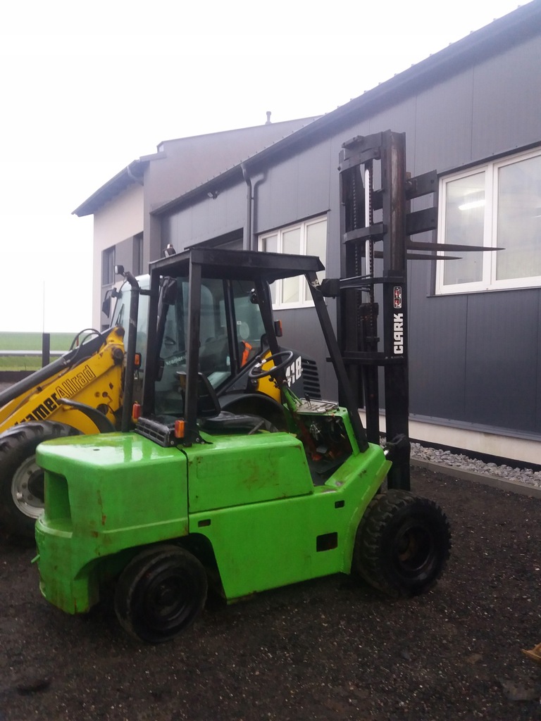 Wózek widłowy CLARK C 500