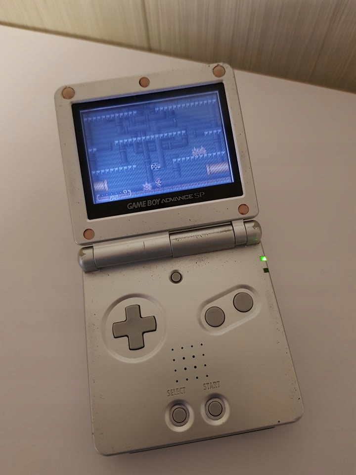 Gameboy Advance SP + 3 GRY !
