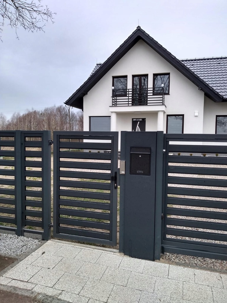 Słup multimedialny pocztowy skrzynka na listy płot