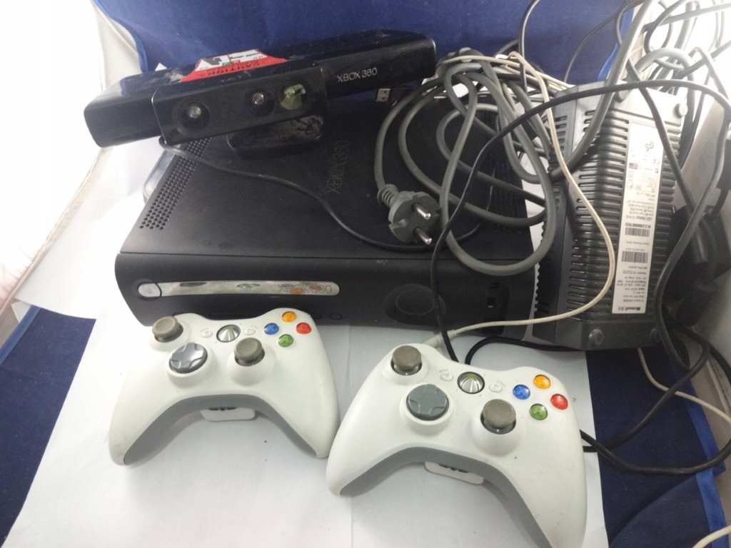 Konsola Xbox 360 120gb + Kinekt +2 Pady