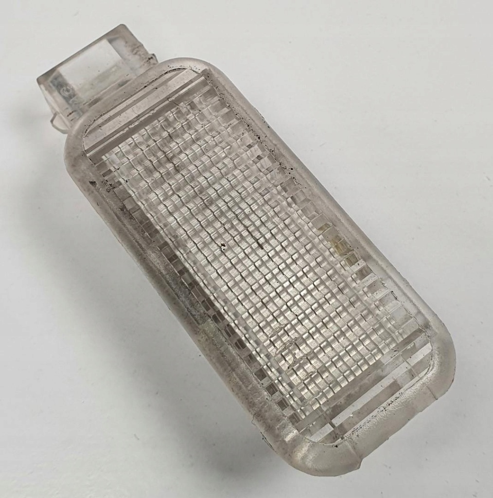 LAMPKA OŚWIETLENIE WNĘTRZA AUDI TT 8N 4B0947415