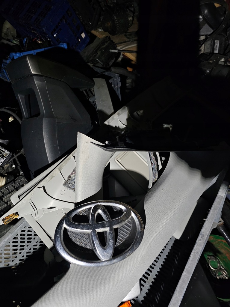 Logo znaczek na zderzak toyota verso 09-13