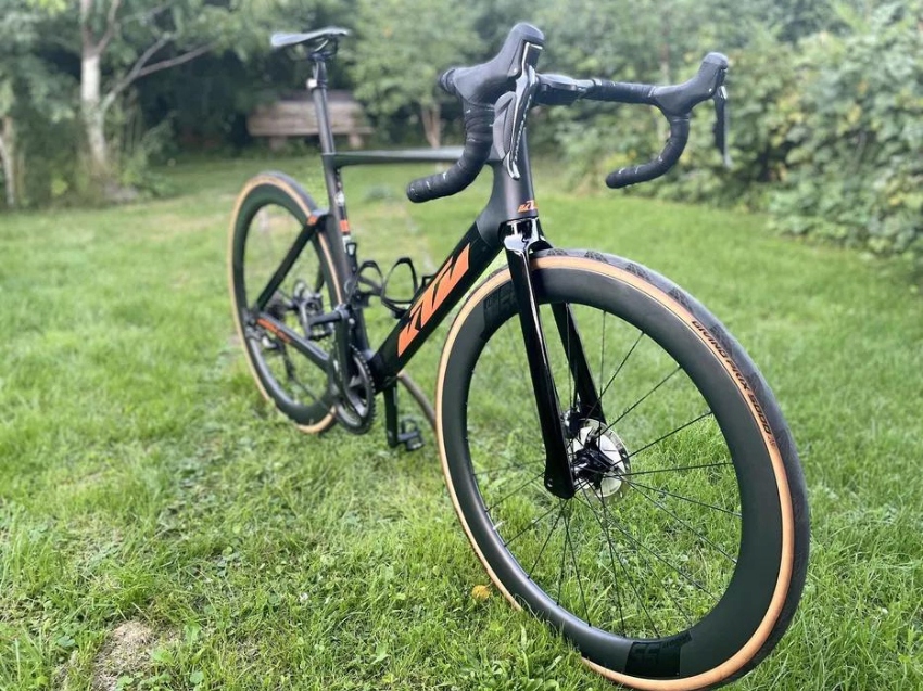 Rower szosowy AERO KTM Revelator Lisse Master Di2 12789605641
