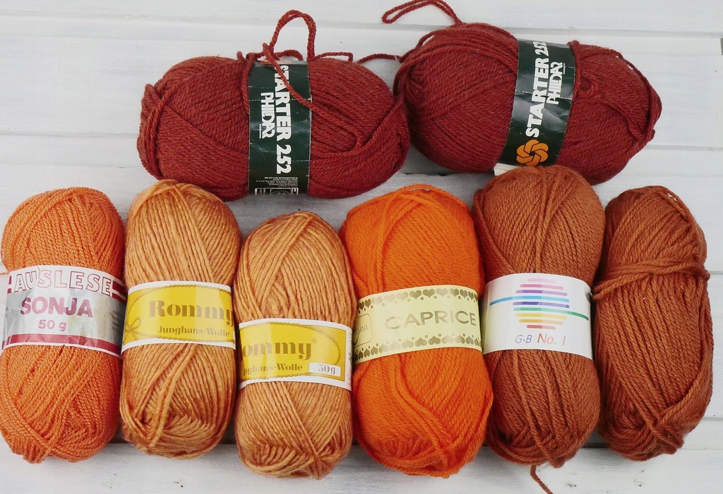 126.Włóczka 100%Akryl mix zestaw 400g