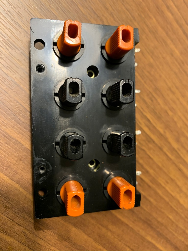 Gniazda głośnikowe Technics SU-V6