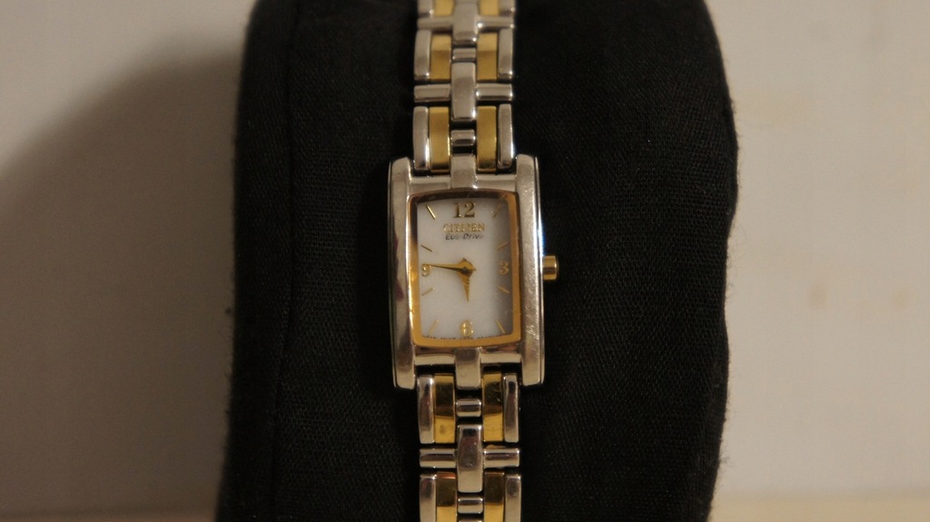Delikatny damski zegarek CITIZEN Eco-Drive