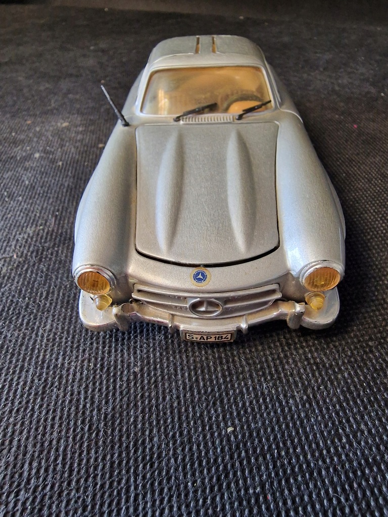 Mercedes Benz 300SL w skali 1:24 Licytacja BCM od 1zł !!!!