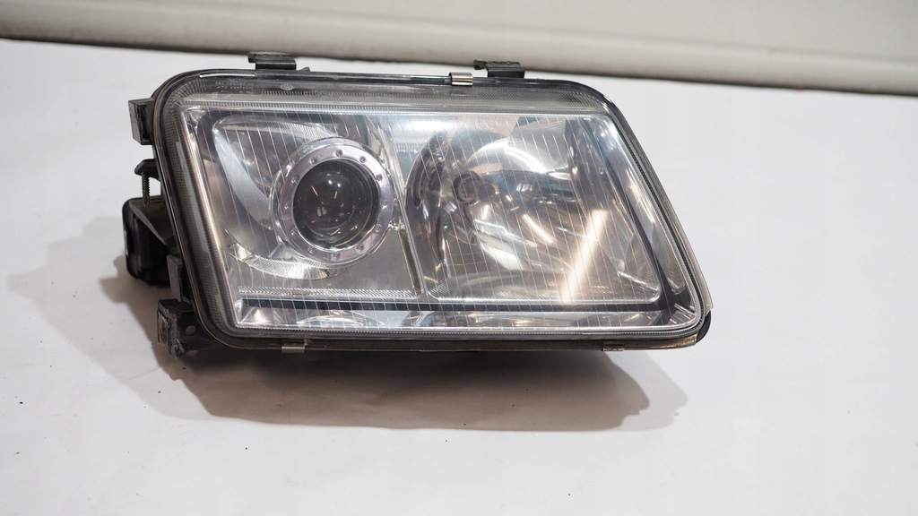 Audi A3 S3 8L przed lift Lampa xenon prawa