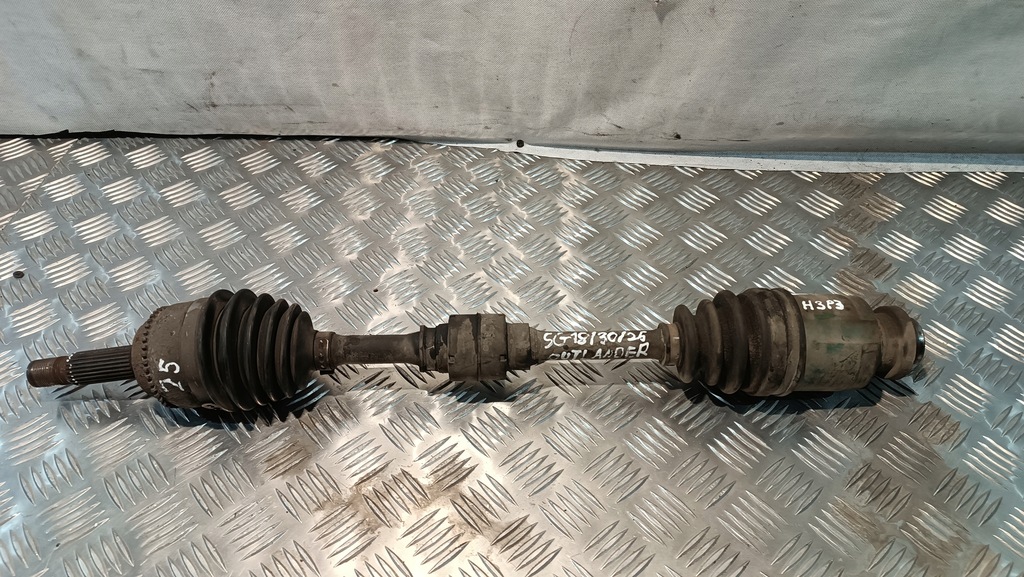 PÓŁOŚ LEWA MITSHUBISHI OUTLANDER 2003r 2.0B