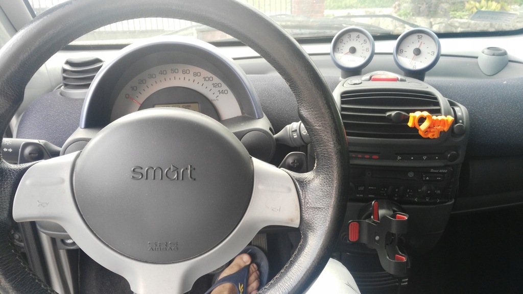 Samochód 2 osobowy Smart z 2005 r+ kpl kół zima