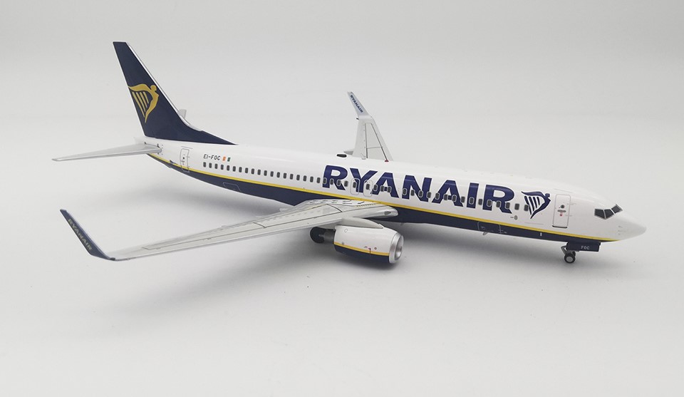 Купить Модель самолета Боинг 737-800 Ryanair 1:200: отзывы, фото, характеристики в интерне-магазине Aredi.ru