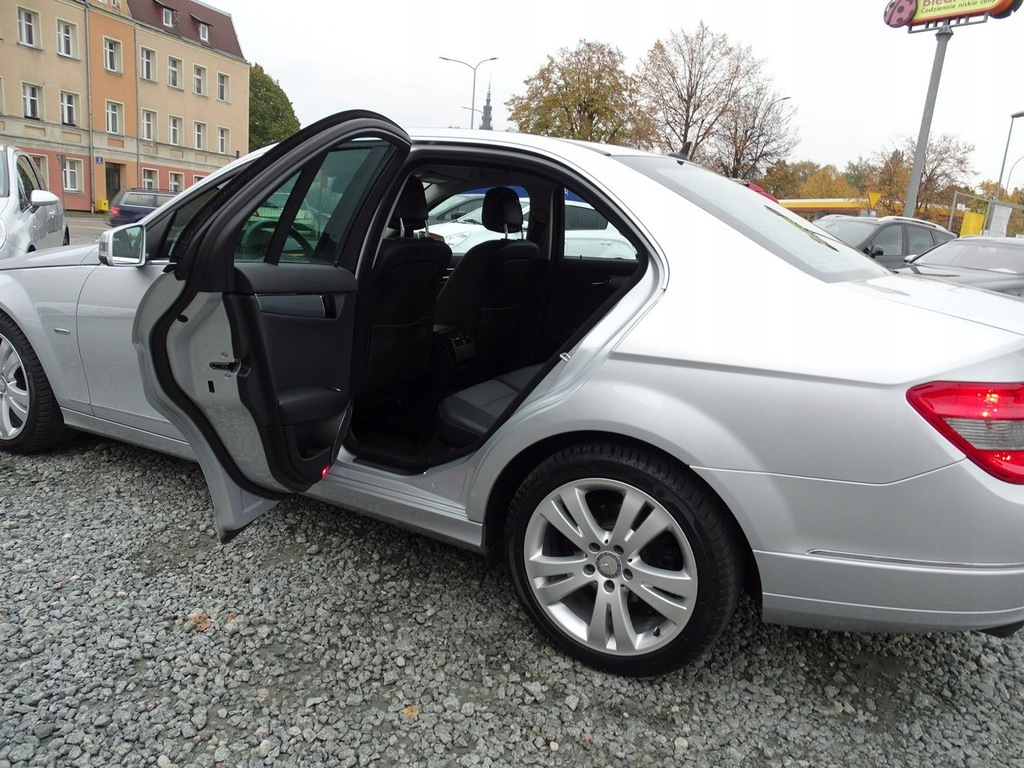 Mercedes C 180 Automat Benzyna - 11355302281 - Oficjalne Archiwum Allegro