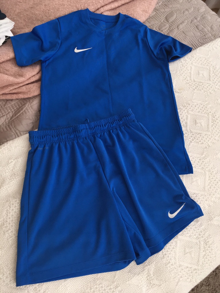 komplet sportowy Nike roz. 147/158