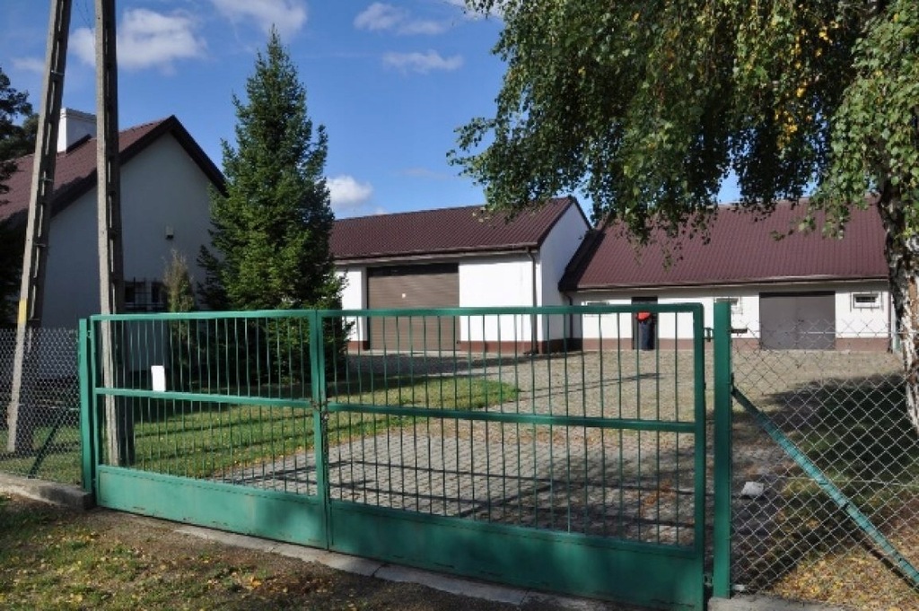 Komercyjne, Chojne, Sieradz (gm.), 1300 m²