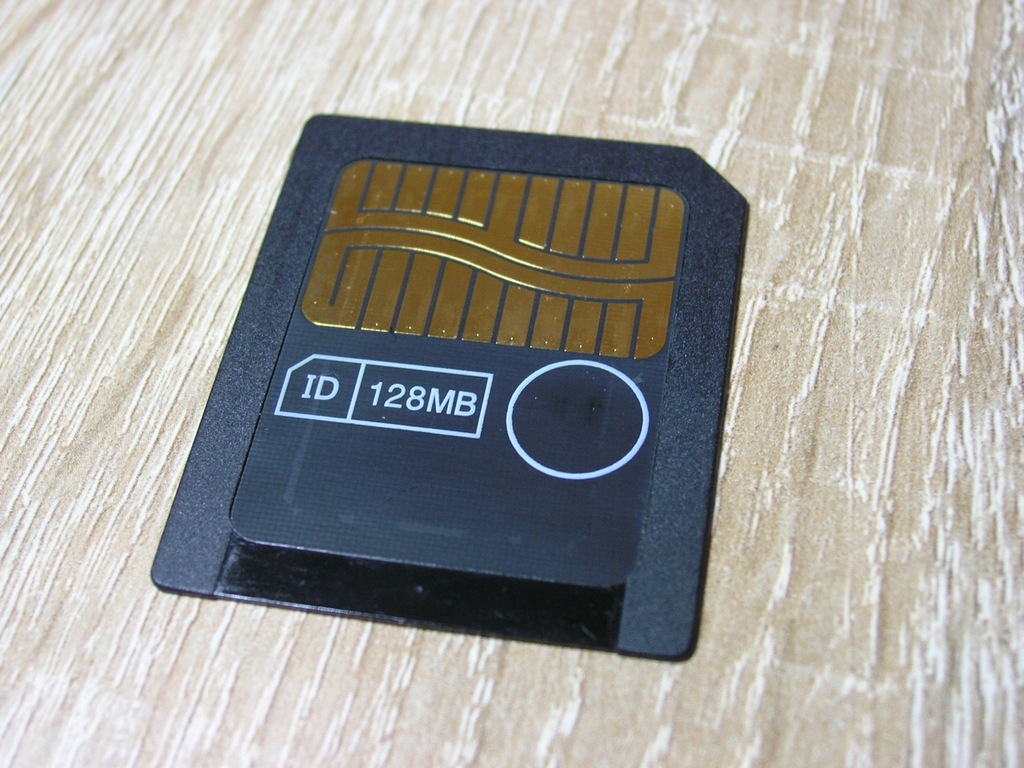 Karta pamięci SmartMedia 128MB.