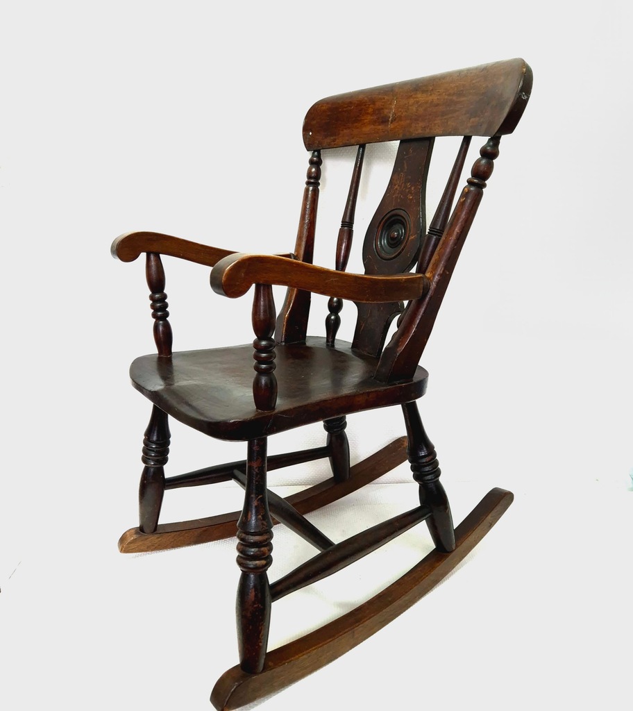 Stary drewniany fotel bujany