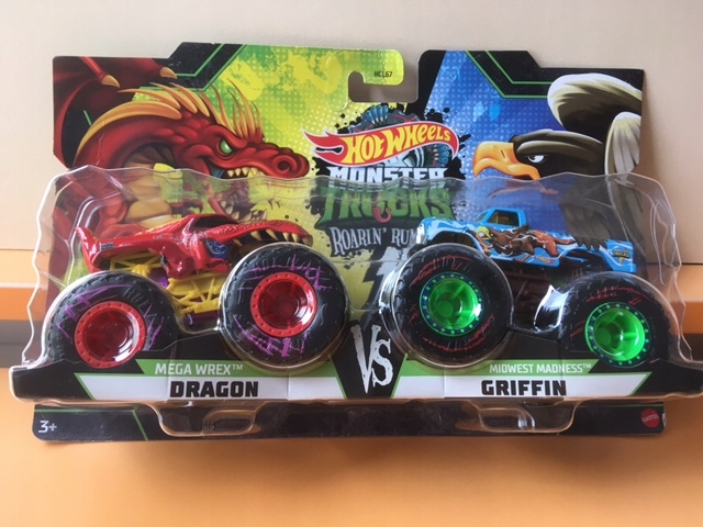 Hot Wheels Monster Trucks DRAGON VS GRIFFIN