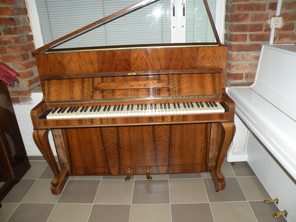 == pianino marki PETROF 120 cm ==