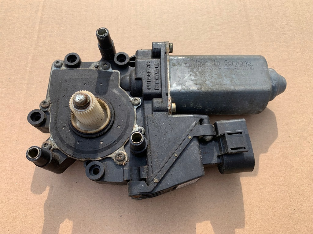 SILNICZEK SZYBY PRZÓD LEWY AUDI A3 S3 8L 3D ORYGINAŁ SPRAWNY