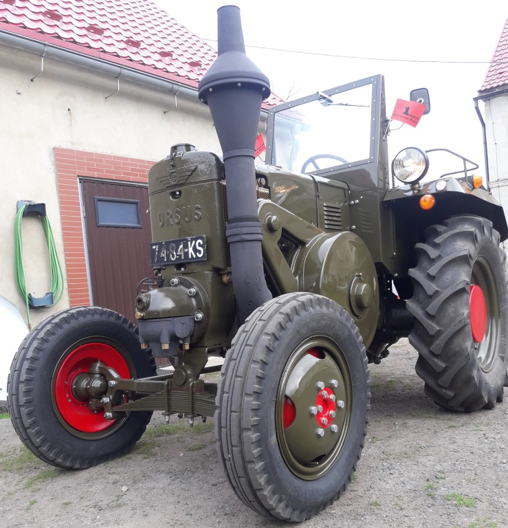 Przejażdżka starym ciągnikiem Ursus C-45 z 1949r.