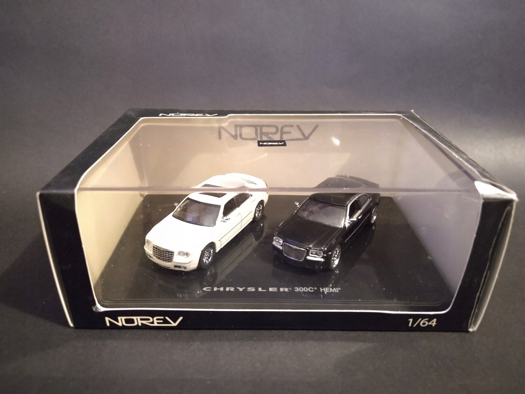 1/64 ノレブ クライスラー 300C