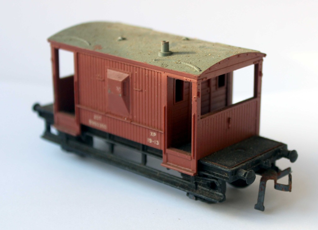 Brankard brązowy z dwoma pomostami 2os. HORNBY skala 00/HO