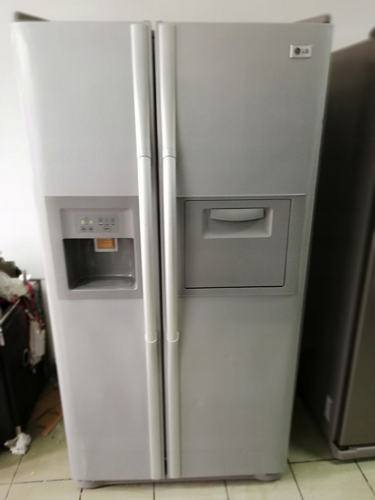 Lodówka LG SIDE BY SIDE z kostkarką i barkiem