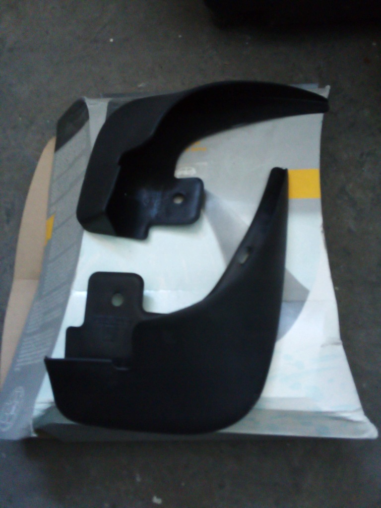 Chlapacze kpl. Renault Clio II 7701410457 7873689695