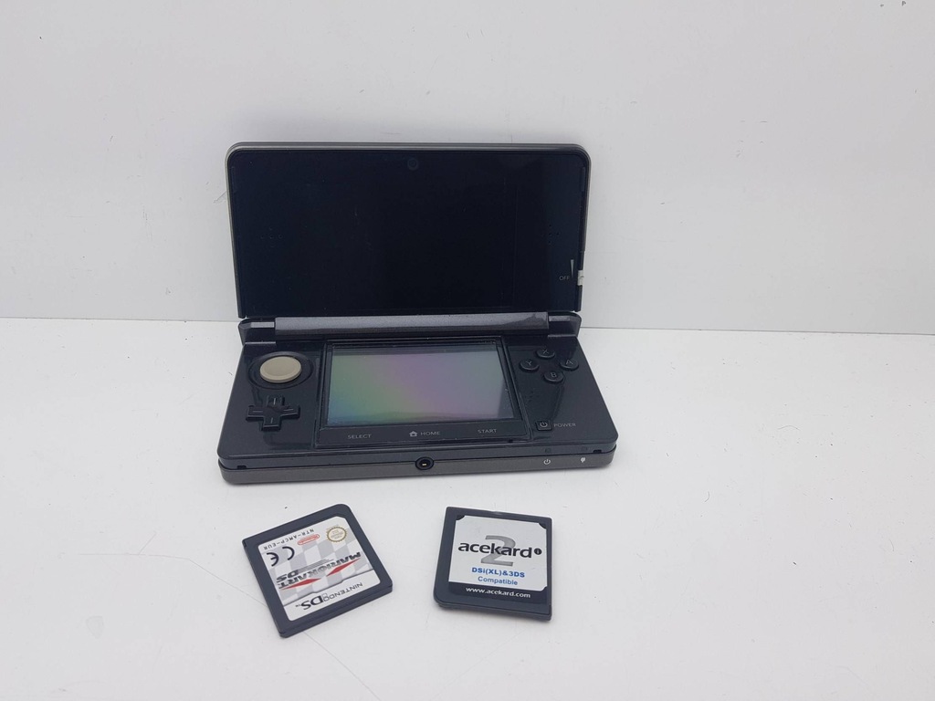 Konsola NINTENDO 3DS + 2 gry (kabel)