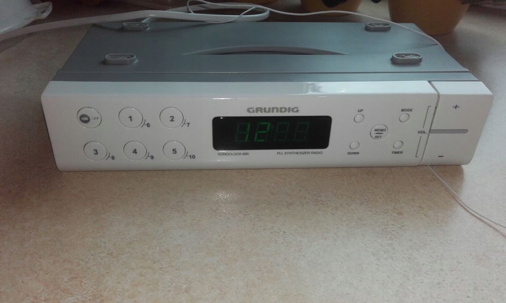 Radio kuchenne podwieszane GRUNDIG SONOCLOCK 690 7931916299