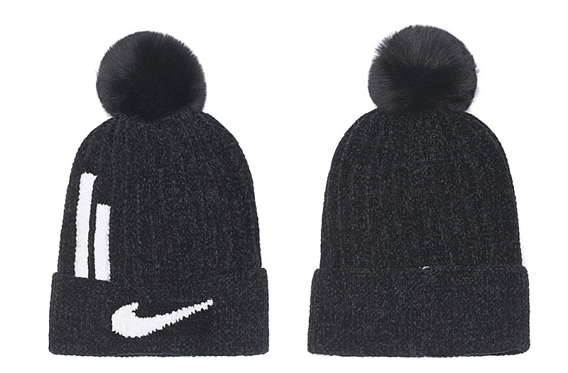 NIKE CZAPKA zimowa z haftem Czarny wool cap