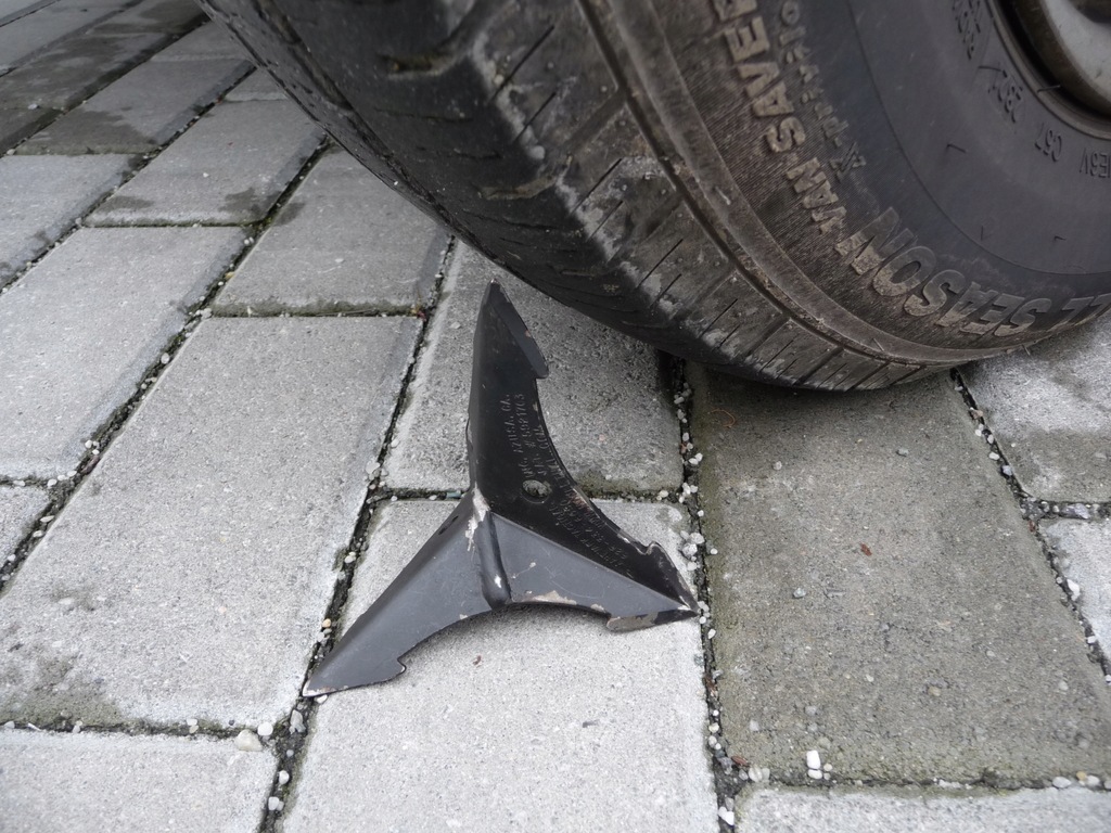 METALOWE KOLCE DO PRZEBIJANIA OPON POLICJA SWAT US