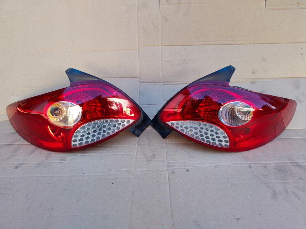 LAMPA TYLNA PEUGEOT 206+ PLUS KOMPLET DEMONTAŻ - 11475278674 ...